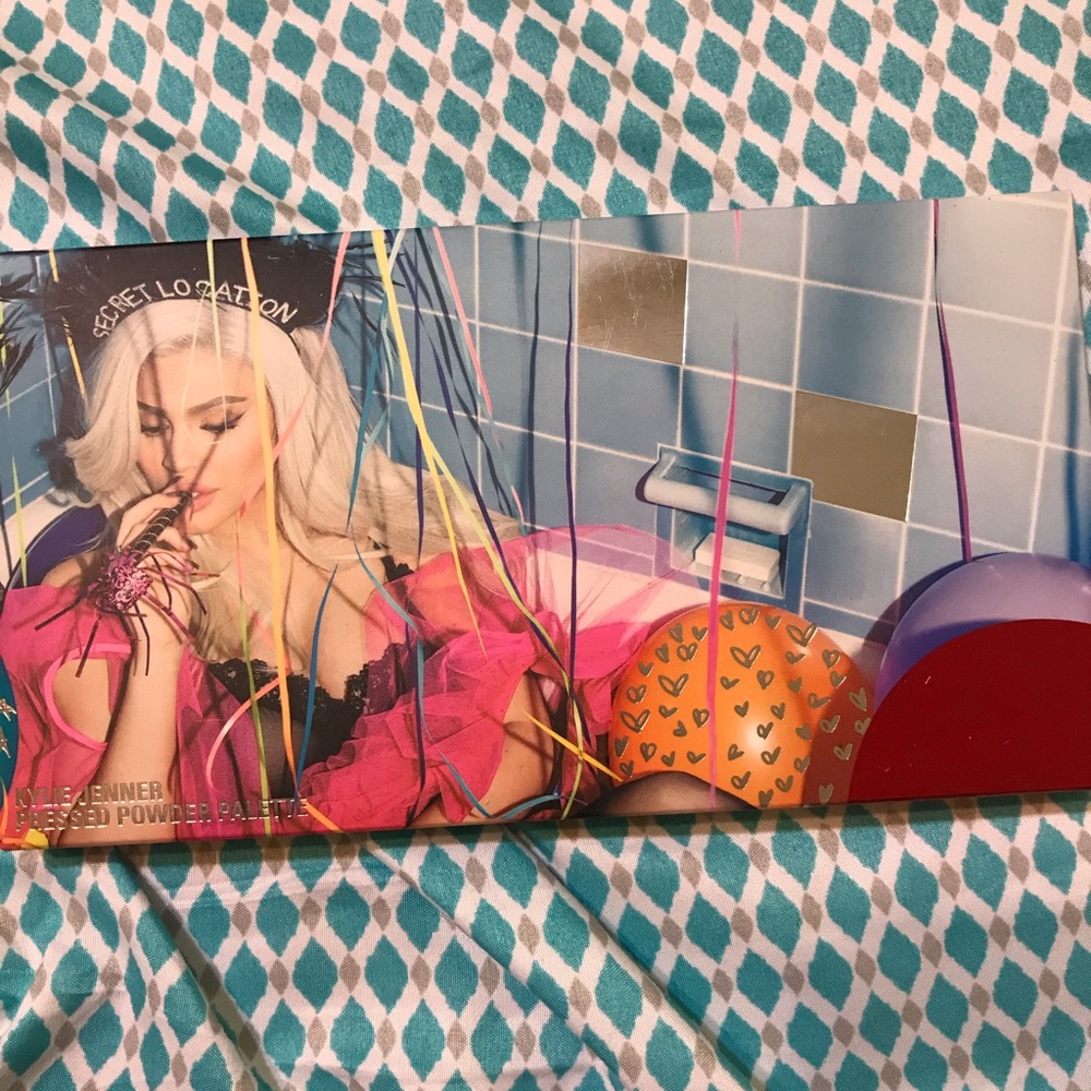 Kylie cosmetics birthday palette